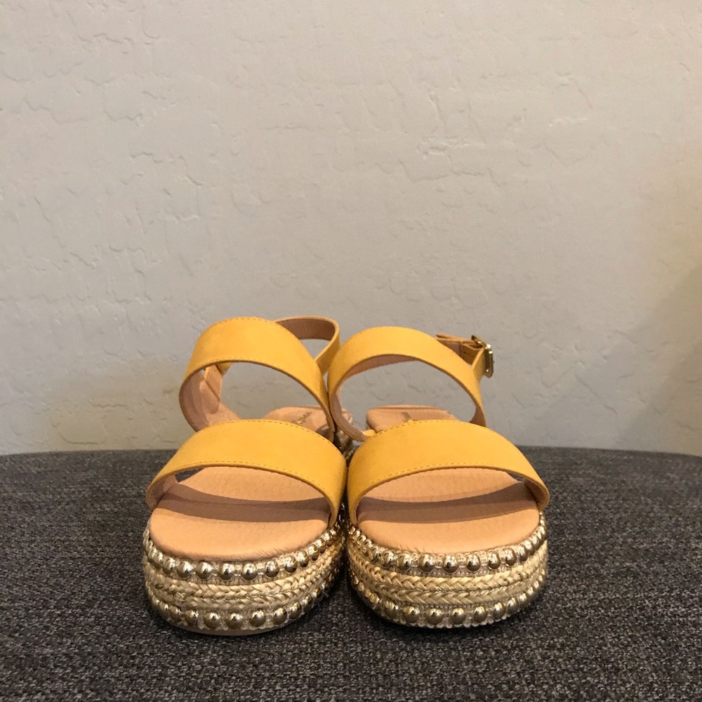 Sandals - Picture 2 of 3
